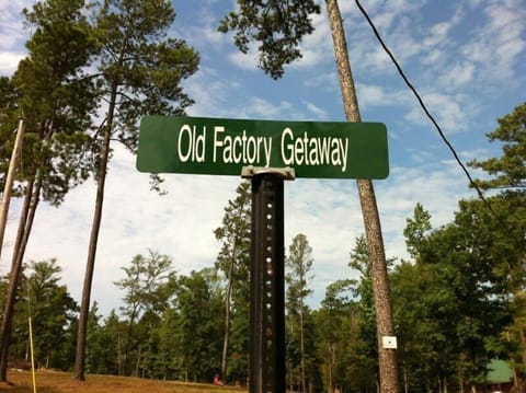 The cabin sits on approximately 2 acres with 200 feet of river frontage