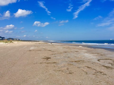 Beach nearby, sun loungers, beach towels