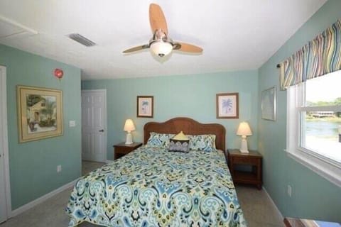 3 bedrooms, iron/ironing board, travel crib, free WiFi