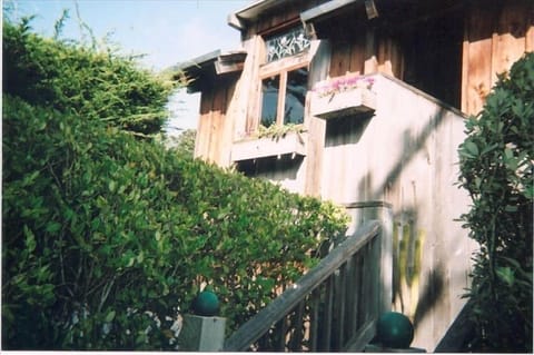 Front entry to beautiful redwood home


