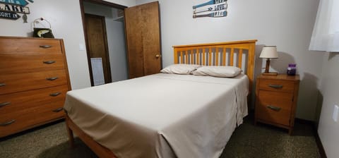 3 bedrooms, bed sheets