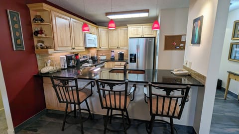 Beaver Creek West H-3 kitchen with breakfast bar