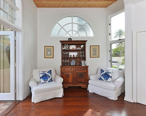 Sitting area off kitchen