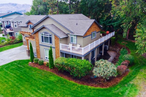 The Pines is one of the largest houses on the Point-3400 SQFt , 5 bd 6 bth