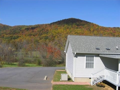 Fall colors at Apple Blossom