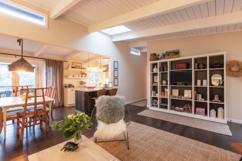 Plenty of space to gather with friends to watch TV or play games