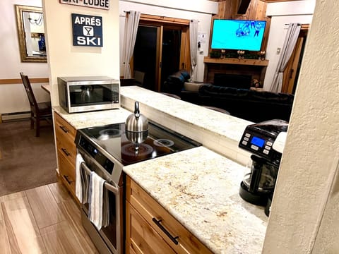 Induction cooktop, microwave, combo Drip Coffee/Keurig machine, granite counters