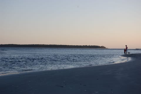 Beach nearby, sun loungers, beach towels