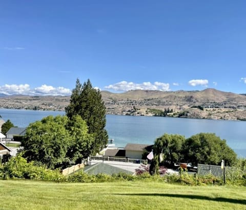 Welcome to your back patio Lake Chelan views!