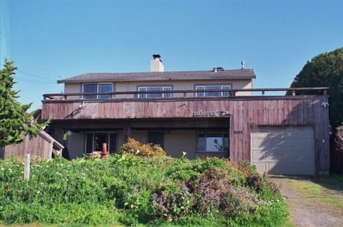 Book your stay at Sojourn and enjoy the artisan community of Salmon Creek