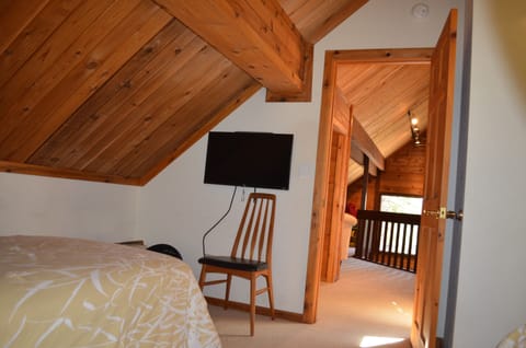 Loft bedroom with twin beds