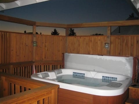 2 person hot tub