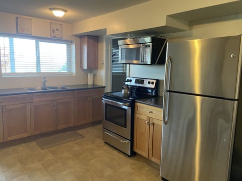 Full size kitchen appliances.