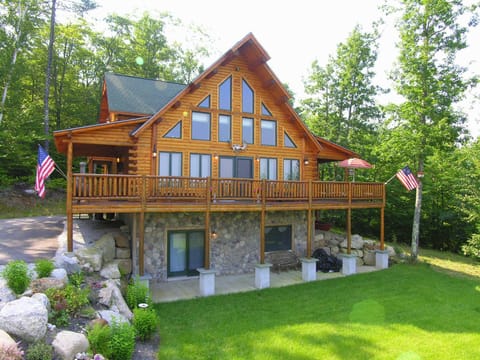 STUNNING LUXURY CABIN HOME WITH SWEEPING MOUNTAIN VIEWS!