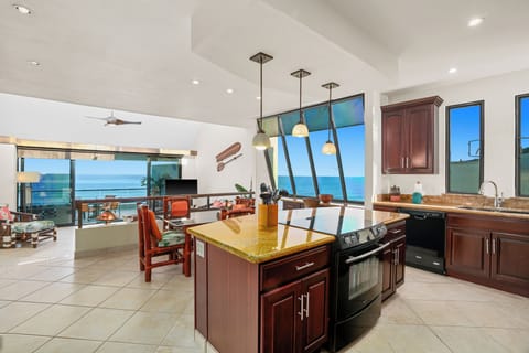 Views while cooking designed so that everyone can join the conversation