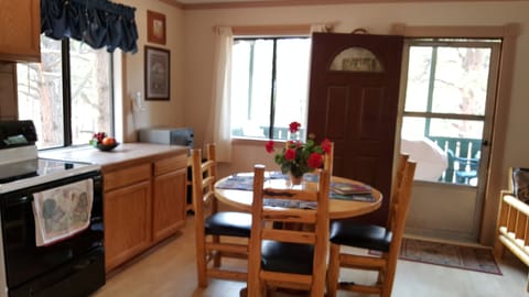 Kitchen/ Living Room