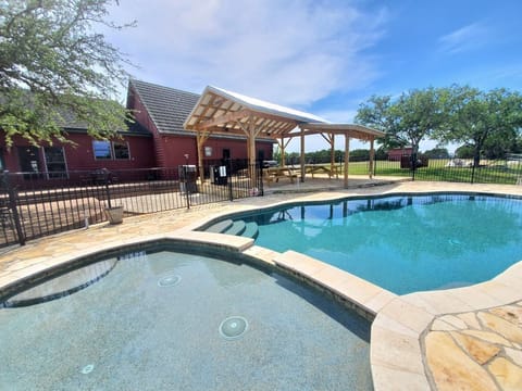 e740e5ee-b363-4358-8570-a0761b62543a.c10