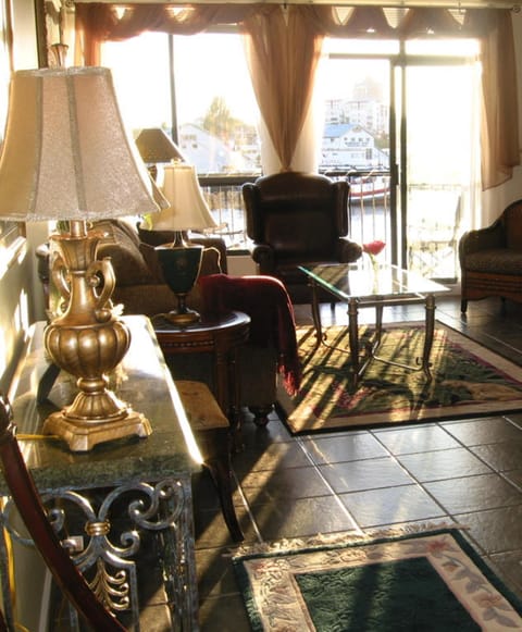 Welcome to the Mermaid Suite, center front on Victoria's harbour