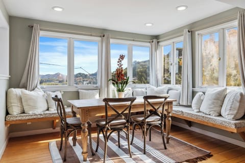 Cozy nook with panoramic views