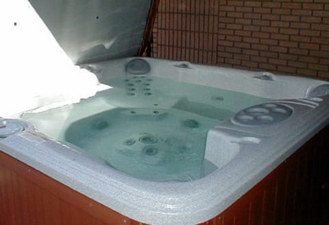 Indoor spa tub