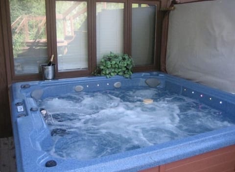 Private Hot Tub - 8 person