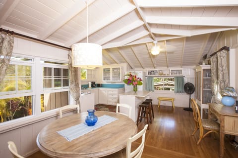 Palaka Cottage Kitchen and Dining