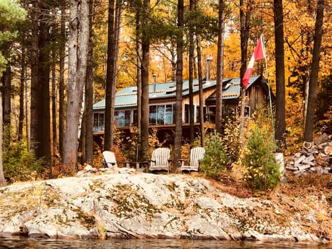 New Cabin Overlooks Private Lake Sleeps 8