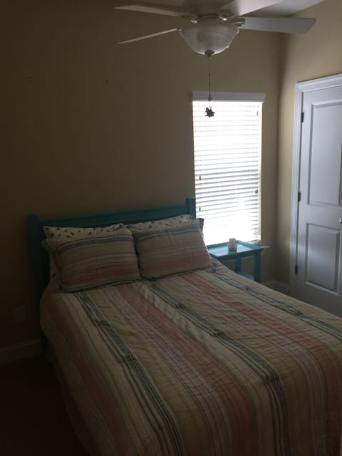 4 bedrooms, cribs/infant beds, internet, bed sheets