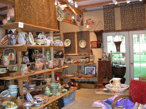 Painted Bird Gallery - Pottery and Asian artifacts.