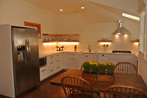 Fully equipped spacious kitchen