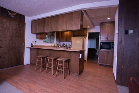 open kitchen (fully stocked)