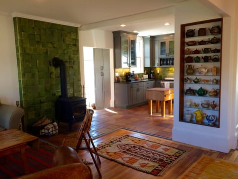 Living room and Kitchen, with teapot wall