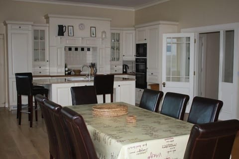 Main House - Dining Area