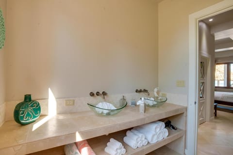 Bedroom 3 - bathroom