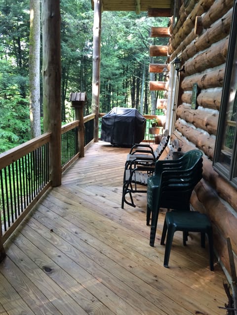 Wrap-around deck with gas grill