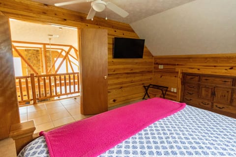 6 bedrooms, desk, iron/ironing board, WiFi
