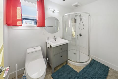 Combined shower/tub, hair dryer, towels, soap