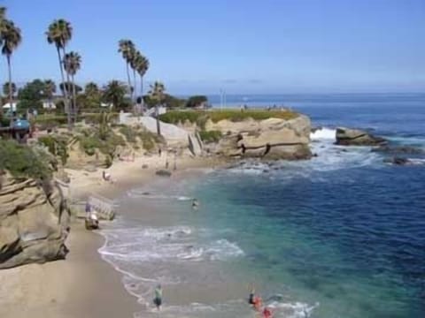 Beach nearby, sun loungers, beach towels