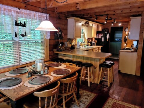 Well stocked kitchen including Kuerig and Cuisinart coffee makers