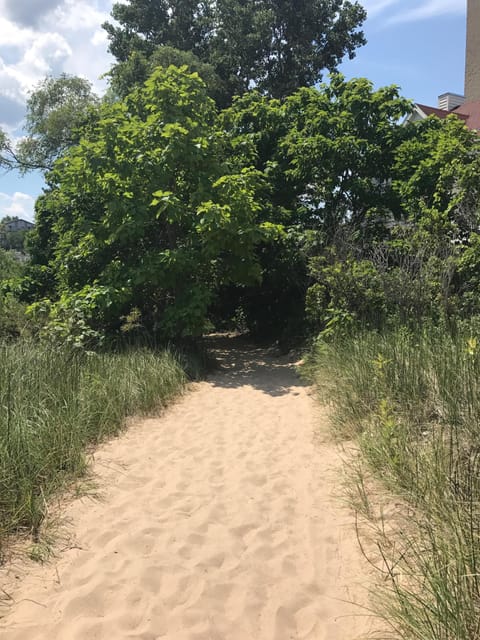 Pathway to Sheridan Beach-5 Minute walk away!