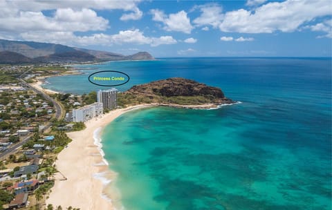 Beach nearby, sun loungers, beach towels