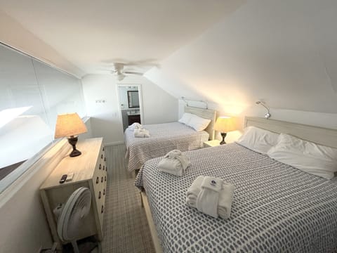 5 bedrooms, in-room safe, iron/ironing board, WiFi