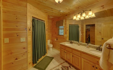 Combined shower/tub, towels, soap, toilet paper