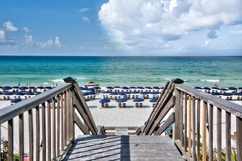 Beach nearby, sun loungers, beach towels