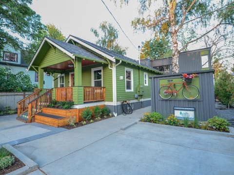 When you rent both houses you have a fantastic area for fun between 2 houses, and lots of outside areas to enjoy.