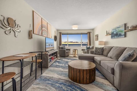 Welcome to Unit 326, Shore Thing!