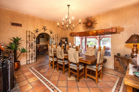 Large open dining area to accommodate families and friends