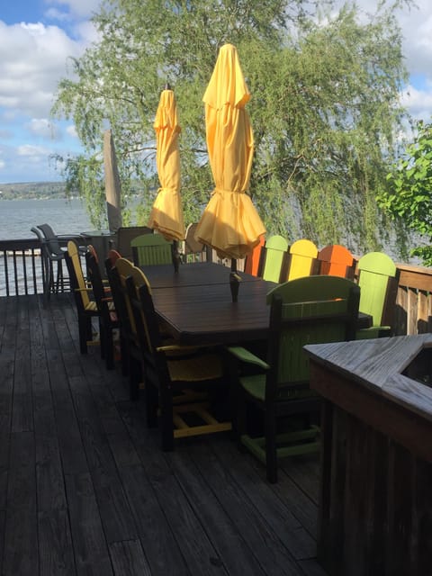 Upper deck Outdoor seating for 12+