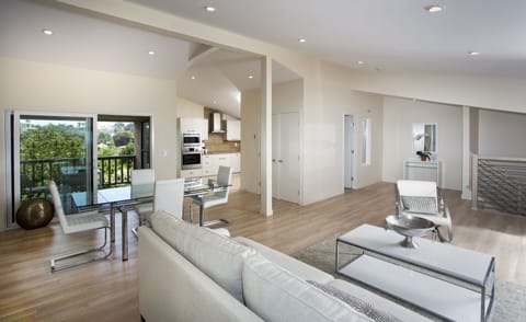 A completely remodeled and furnished contemporary Property by the Ocean ...