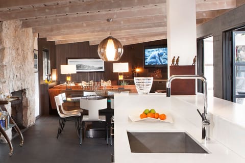 Open-plan kitchen and dining room